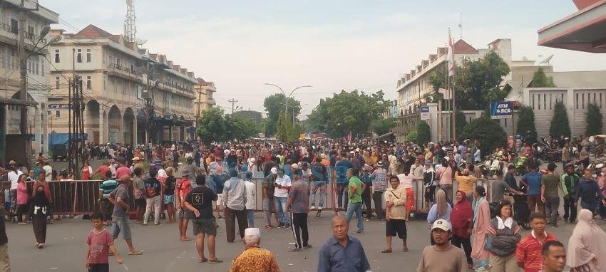 Ribuan Warga Turun ke Jalan Hadang Eksekusi Pengosongan Lahan di Medan Deli