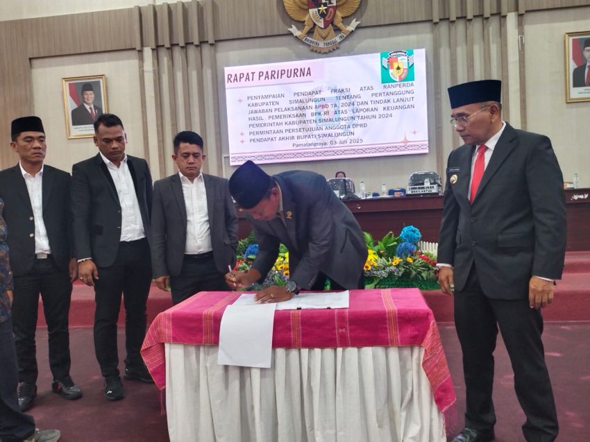 Anggota DPRD Simalungun Menerima Ranperda Pertanggungjawaban Pelaksanaan APBD TA 2024 Ditetapkan Jadi Perda