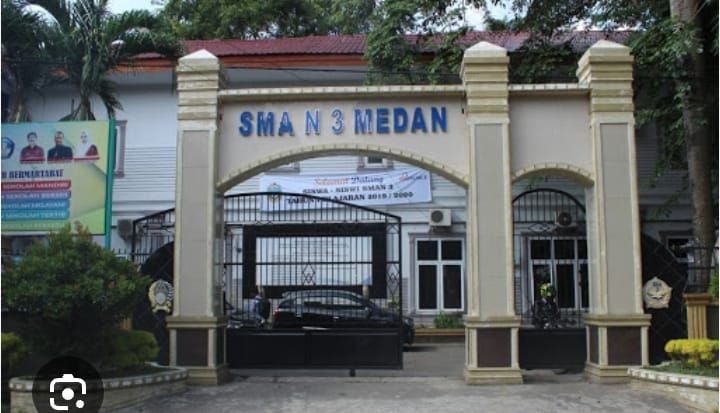 4 Wakasek dan 5 Staf Wakasek SMA Negeri 3 yang "Dicopot" Plt Kasek Susianto Mengadu ke DPRD Sumut