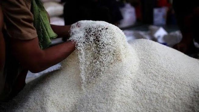 Beras Premium Palsu? Produsen Diduga Kurangi Takaran dan Oplos Kualitas