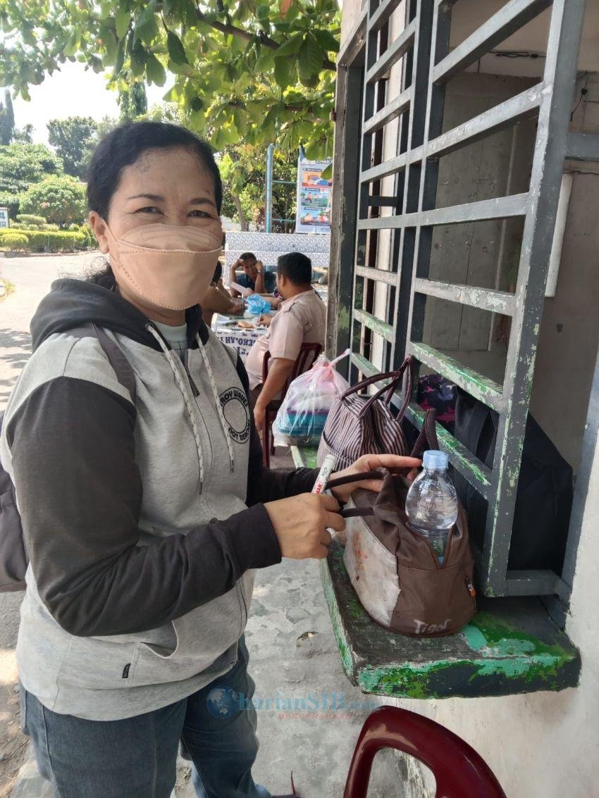 Program Belajar Hingga Sore, Orangtua di Pematangsiantar Ramai-Ramai Antar Bekal Makan Siang ke Sekolah