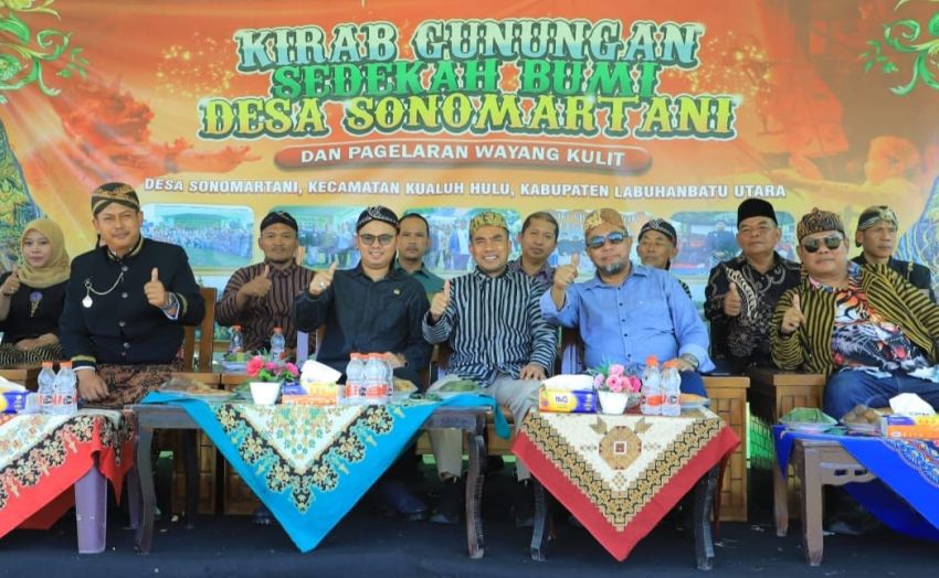 Wabup Labura Hadiri Kirab Gunungan di Desa Sonomartani