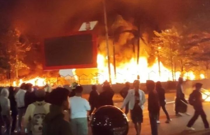 Kebakaran Gedung DPRD Makassar Menelan Korban, 3 Orang Tewas