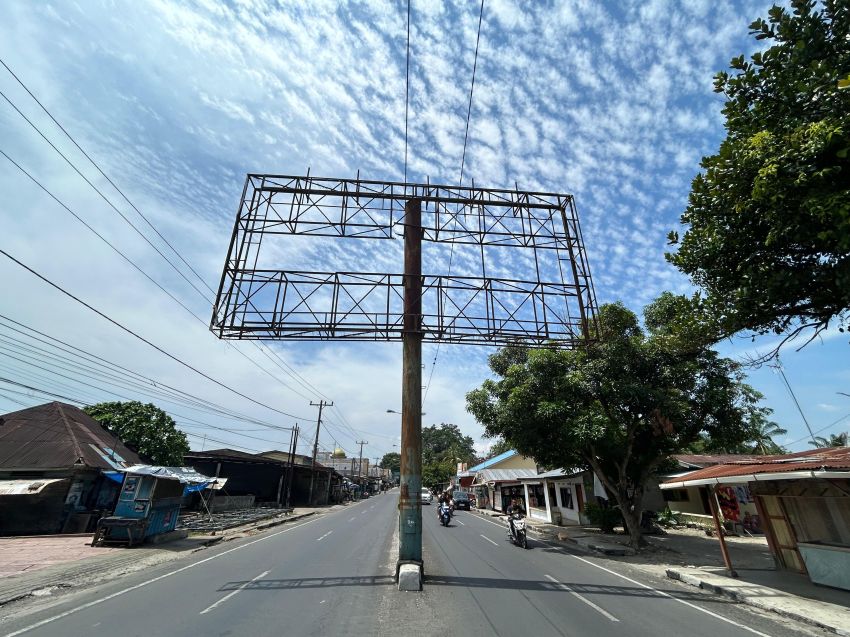 Billboard di Jalan Ahmad Yani Tebingtinggi Membahayakan, Warga Resah