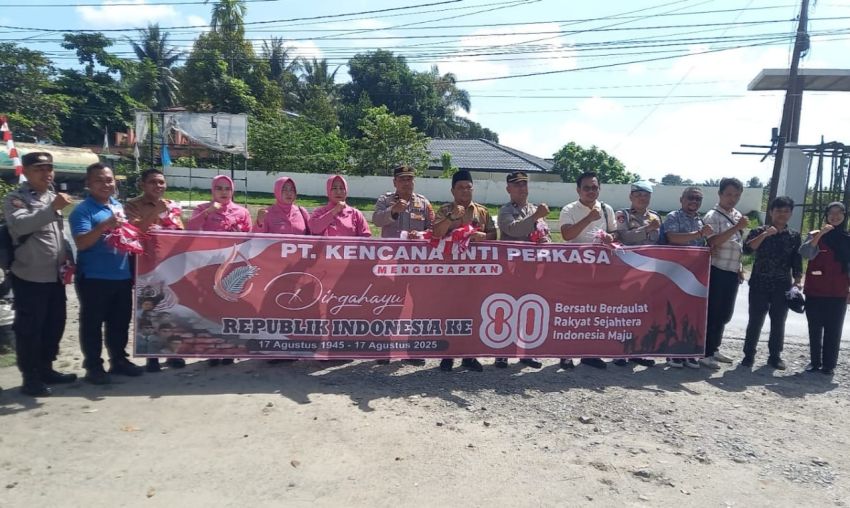 PT KIP Bagikan 300 Bendera Merah Putih