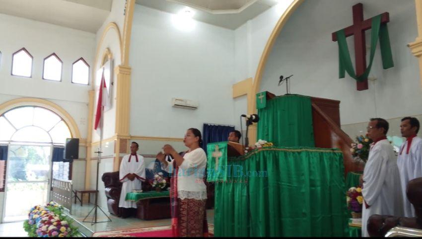 HUT Ke-80 RI, Lagu Indonesia Raya Dikumandangkan Sebelum Ibadah di HKBP Sirantau