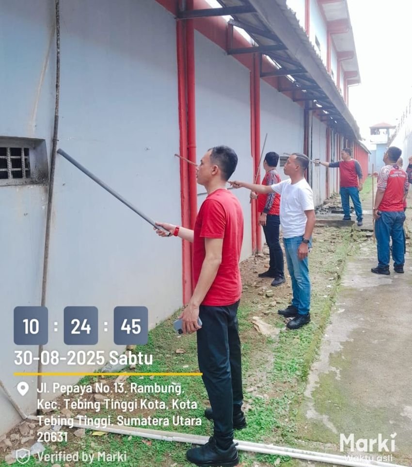 Perketat Pengawasan, Petugas Lapas Tebingtinggi Periksa Total Area Brandgang