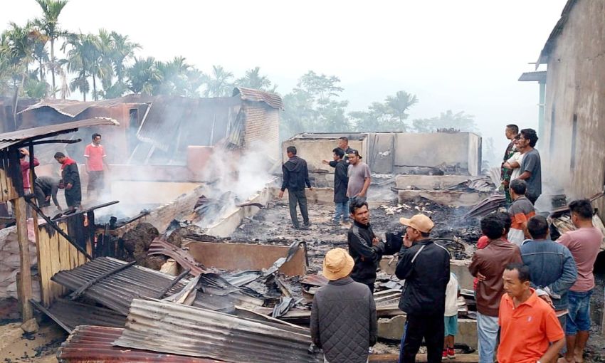 2 Unit Rumah dan Sepeda Motor Terbakar di Desa Maju Dairi