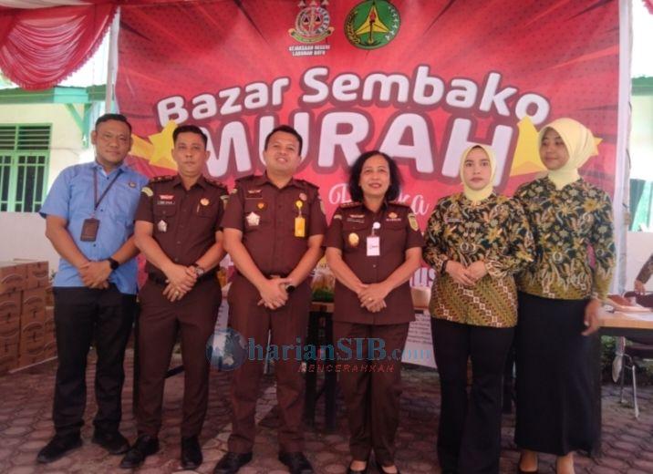 Kejari Labuhanbatu Gelar Sembako Murah, Pemeriksaan Kesehatan Gratis dan Donor Darah