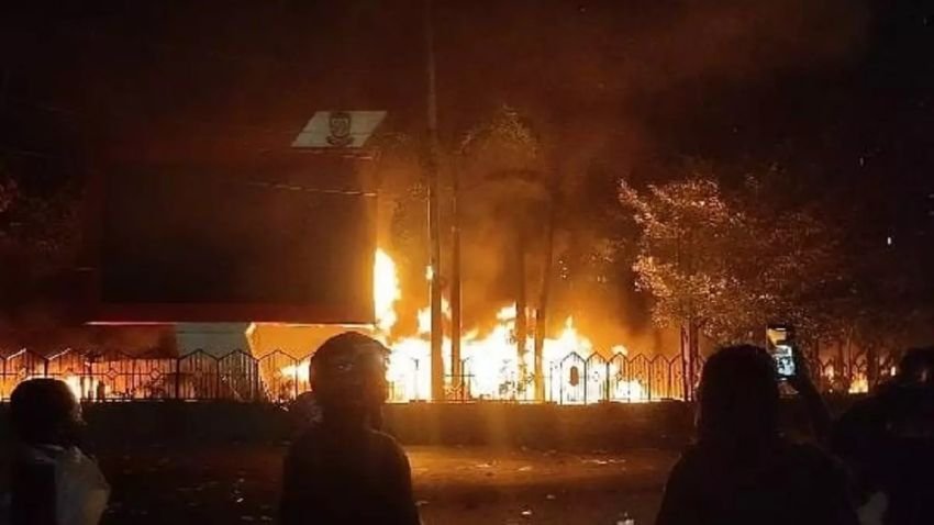 Makassar Membara, Gedung DPRD Dibakar Massa