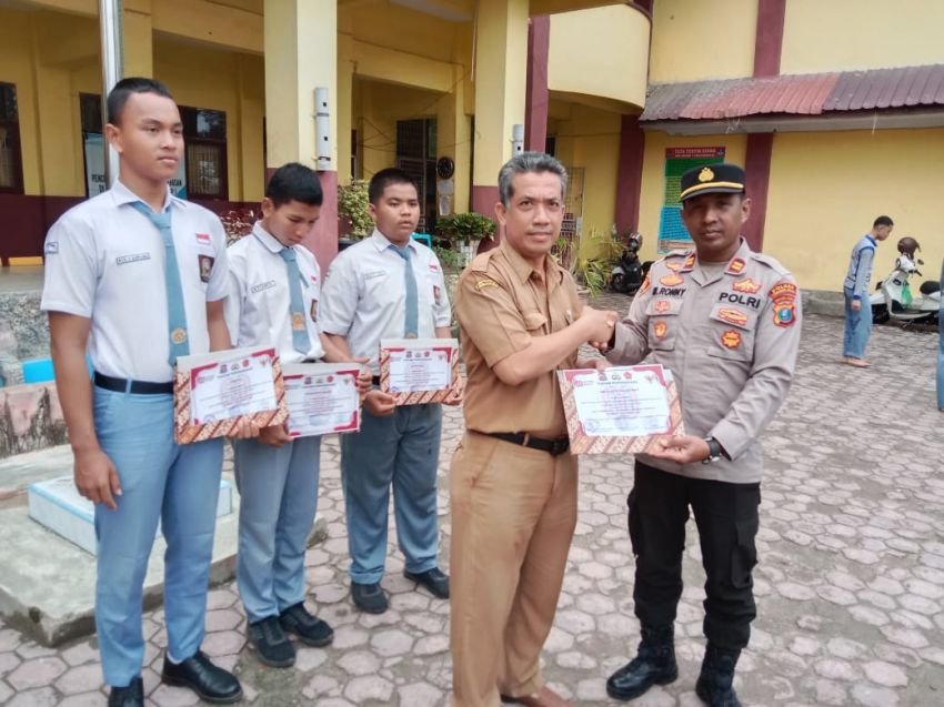 SMAN 7 Tanjungbalai Dapat Penghargaan dari Polsek TBU