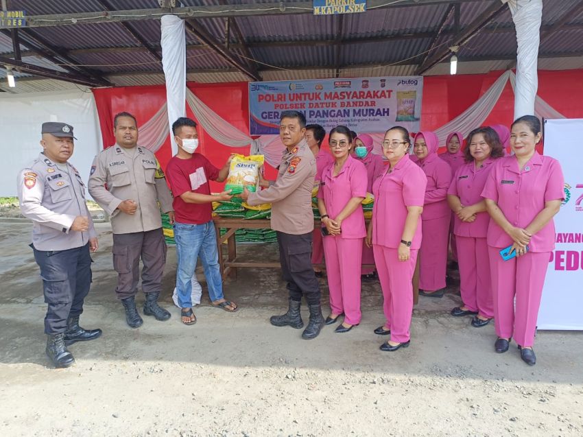 GPM Polsek Datuk Bandar Disambut Antusias Warga, 1 Ton Beras Terjual