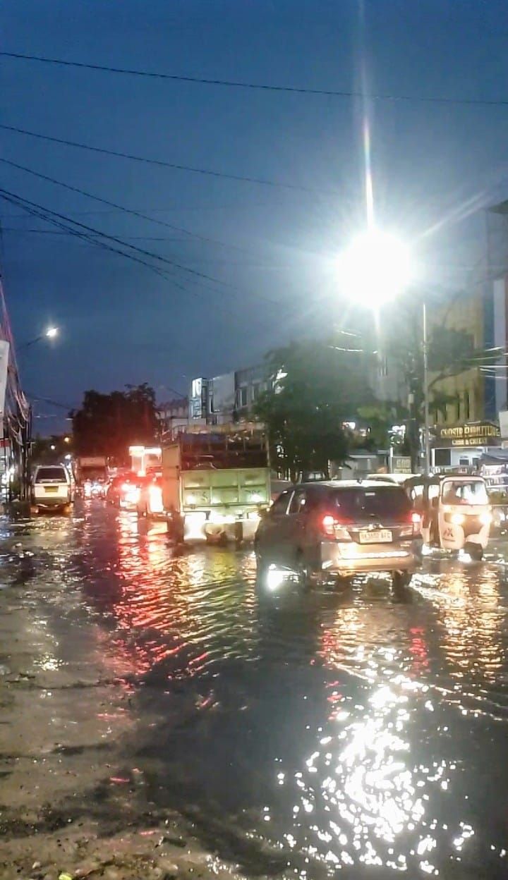 Drainase Buruk, Pemukiman Warga Jalan Marelan Raya Terendam Banjir