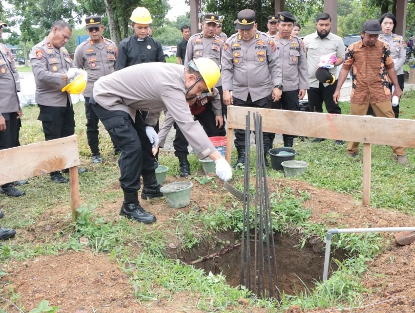 Kapolres Binjai Letakkan Batu Pertama Pembangunan Gereja Oikumene