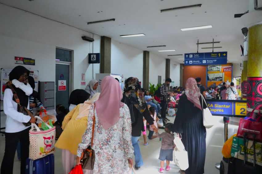 Penumpang KA Melonjak Saat Libur Panjang HUT RI
