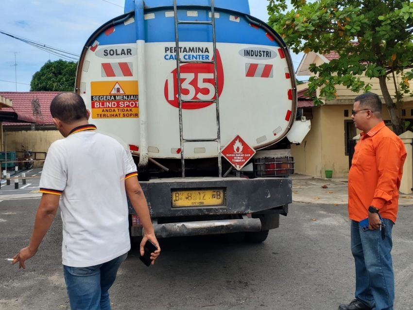 Satu Truk Tangki Biru Putih Diduga Bermuatan BBM Ilegal Diamankan di Polres Tanjungbalai