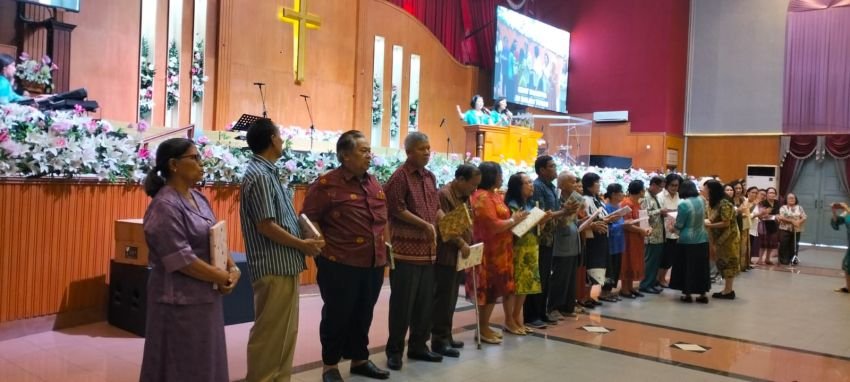 Suasana Sukacita Warnai Ibadah Lansia di Gereja CCA Medan