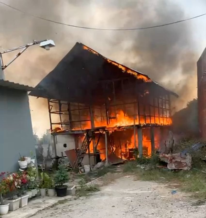 Rumah Hutabarat di Desa Rumah Kabanjahe Ludes Dilalap Api