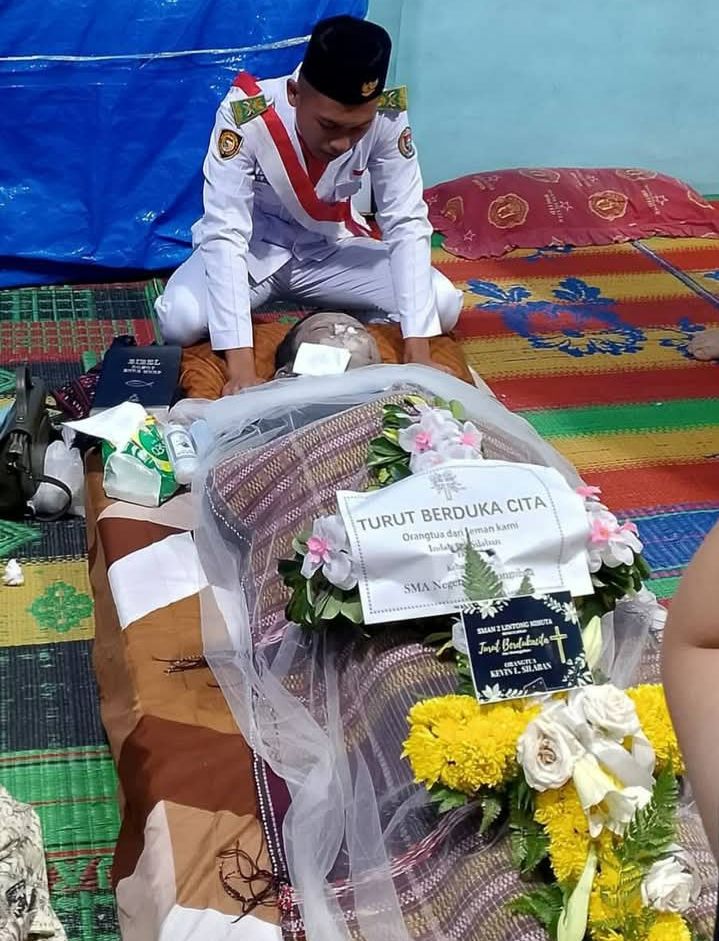 Tegar! Komandan Paskibraka Tinggalkan Jenazah Orangtua Demi Kibarkan Bendera