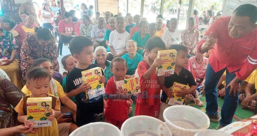 Lansia dan Balita di Desa Polling Anak anak Dairi Terima Bantuan PMT
