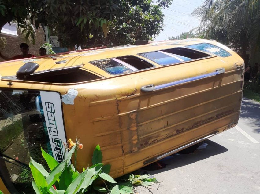 Angkot Terguling di Namorambe, 1 Penumpang Tewas, 9 Luka