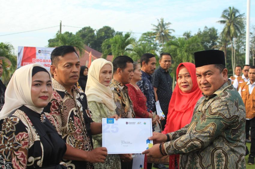 Belasan Karyawan PTPN IV Regional I Kebun Membangmuda Terima Cinderamata HUT ke-80 RI