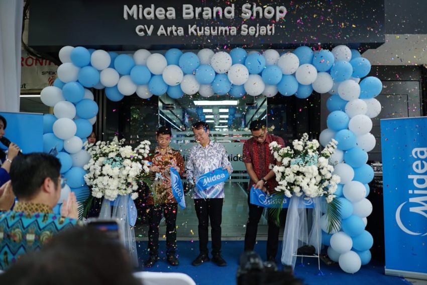 Midea Resmikan Brand Shop Pertama di Medan