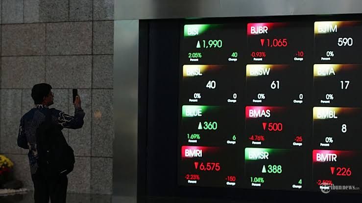 Pertumbuhan Ekonomi Lampaui Ekspektasi, IHSG dan Rupiah Kompak Menguat