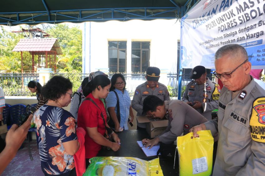 Gerakan Pangan Murah Polres Sibolga "Diserbu" Warga