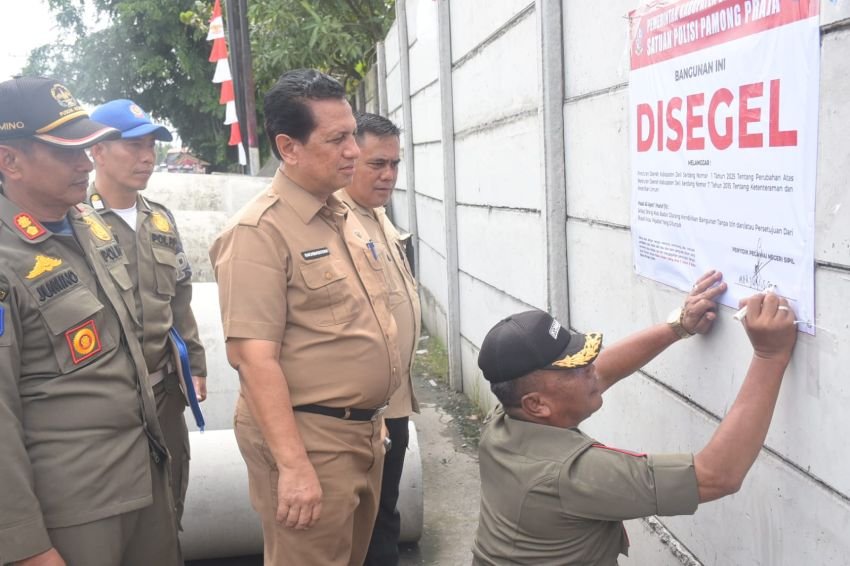 Pemkab Deliserdang Segel Perusahaan Tak Miliki Izin di Jalan Medan-Binjai