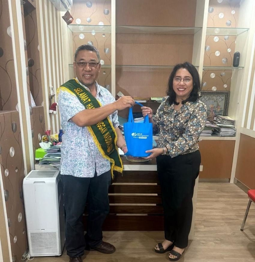 BPJS Ketenagakerjaan Taput Rayakan Harpelnas 2025, Sapa Peserta dan Bagikan Souvenir