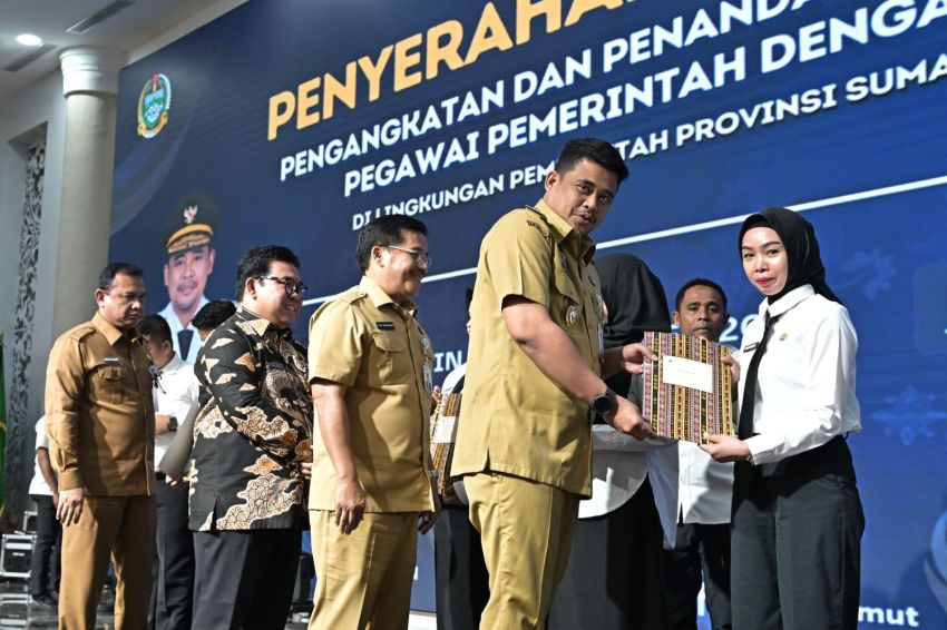 Bobby Nasution Serahkan SK PPPK ke 591 ASN: "Ingat, Bos Kita Adalah Rakyat"