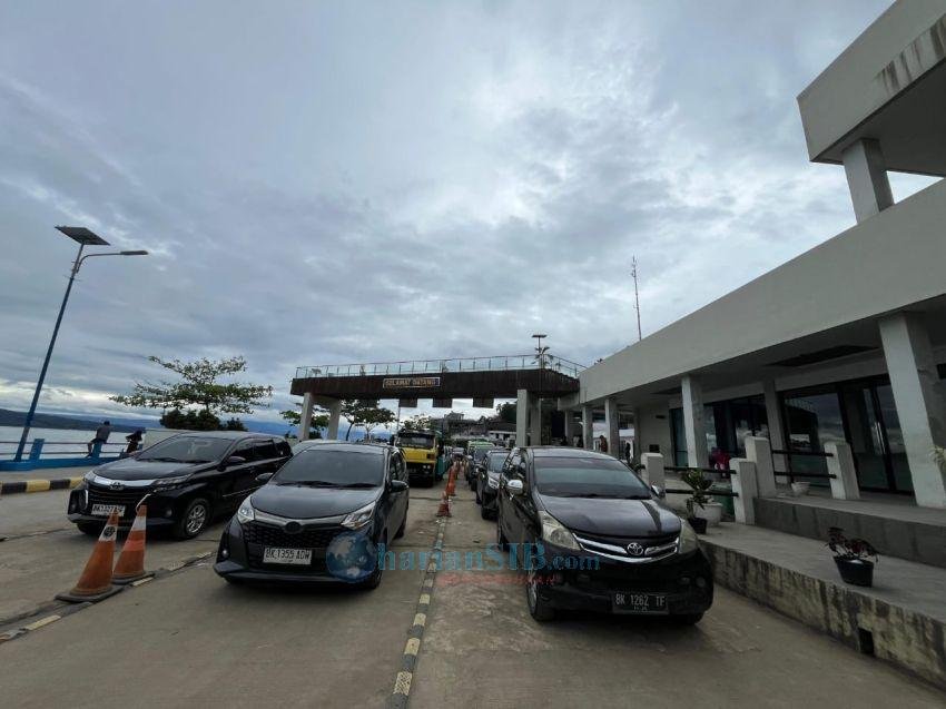Long Weekend, Pelabuhan Tigaras-Simanindo Dipadati Penumpang