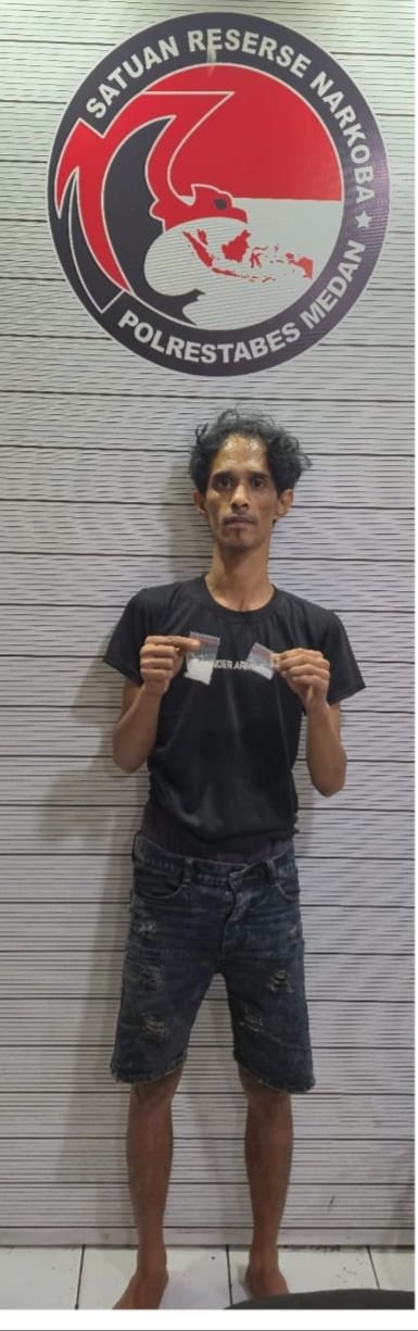 Berupaya Kabur Lewat Atap Rumah, Pengedar Sabu di Jalan Bromo Diringkus Polrestabes Medan