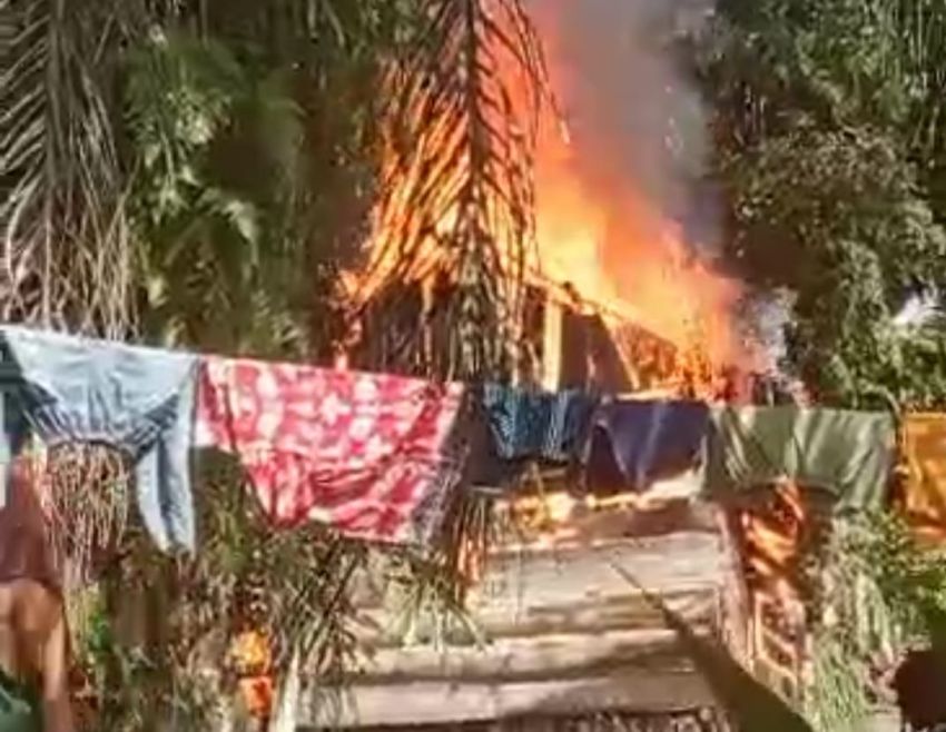 Rumah Sofyan Manurung di Desa Siamporik Labura Terbakar