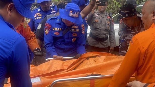 Evakuasi Heli Jatuh di Kalsel, Tim SAR Berhasil Kumpulkan 8 Jasad Korban