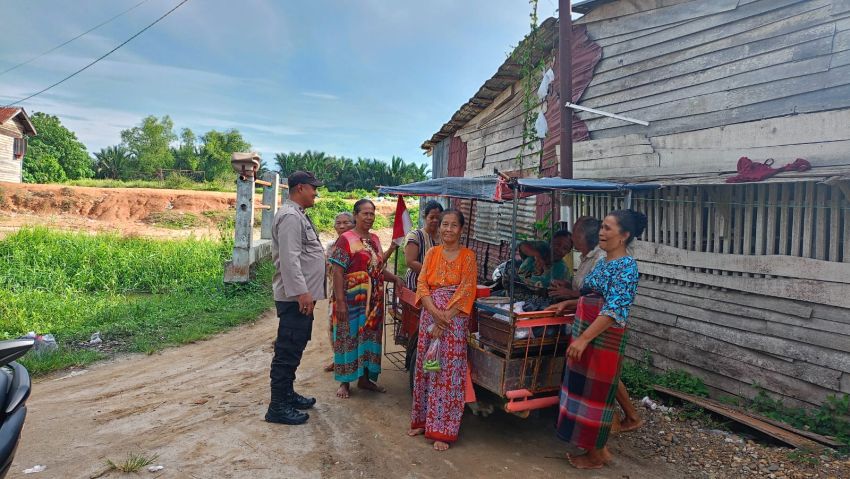 Polsek Datuk Bandar Sambangi Warga Agar Bijak Bermedia Sosial