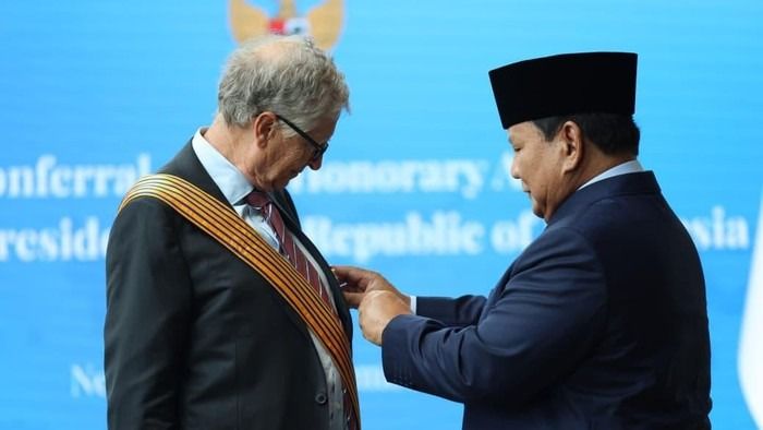 Prabowo Anugerahkan Bill Gates Bintang Jasa Utama