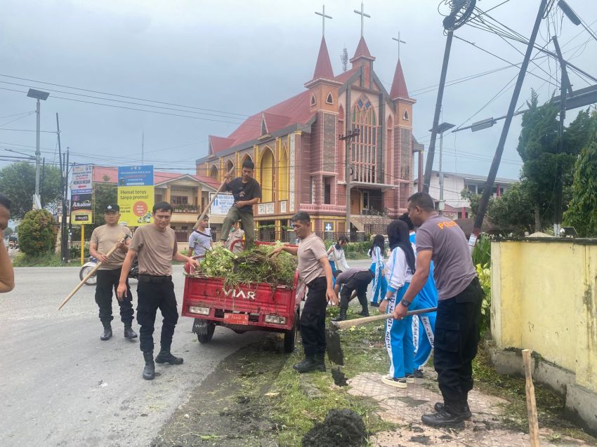 Wujudkan Lingkungan Bersih dan Nyaman, Polsek Siantar Utara Gotong Royong