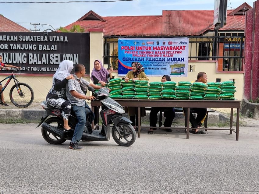 Polsek TBS Salurkan 600 Karung Beras dan 217 Bungkus Minyak Goreng di Tanjungbalai