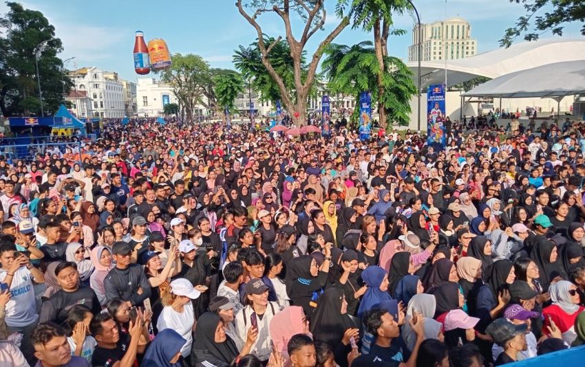 Winny Irawati dan Vito Sinaga Semangati Massa dalam &ldquo;Satu Energi, Satu Semangat&rdquo; Kratingdaeng di Medan