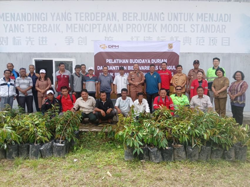 PT Dairi Prima Mineral Beri Pelatihan Budidaya dan Bagikan Bibit Durian Unggul untuk Petani
