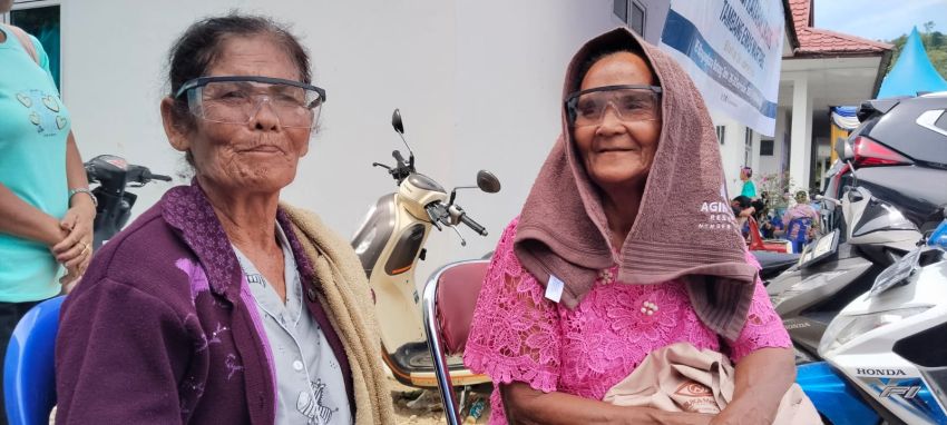 Kisah Inspiratif Duo Lansia Penderita Katarak Asal Muara Manompas Tapsel