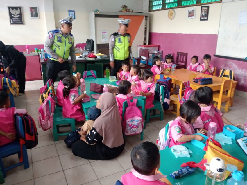 Satlantas Polres Belawan Kenalkan Rambu Lalu Lintas di PAUD Antasari