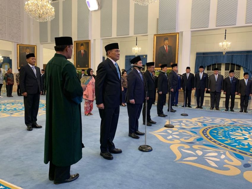 Prabowo Lantik 11 Pejabat : Djamari Chaniago Jadi Menko Polkam, Erick Thohir Sebagai Menpora