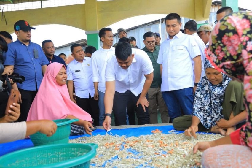 Pelaku Usaha Pengolahan Terasi dan Kerupuk Udang di Tanjungleidong Curhat ke Gubernur, Ini kata Bobby Nasution