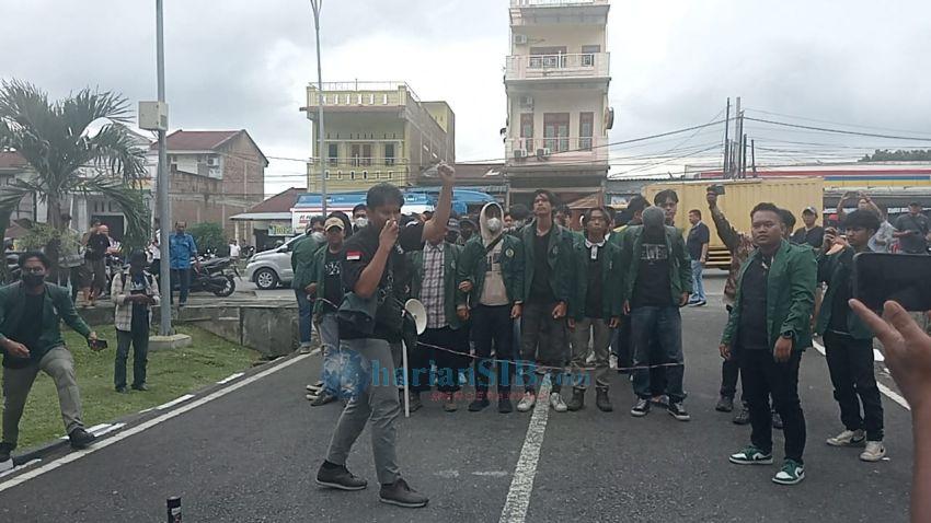 Mahasiswa Gelar Aksi di Mapolda Sumut