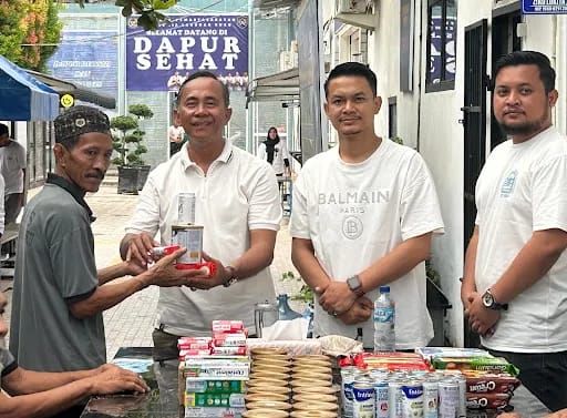 Peduli Lansia, Lapas Labuhan Tuku Bagikan Susu Dan Perlengkapan Mandi