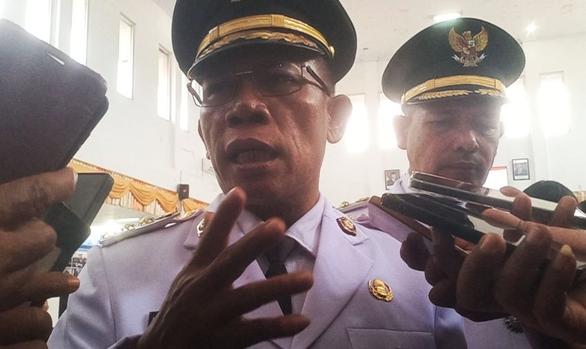 Bupati Tapteng Tandatangani SK Pemecatan 3 Kades, 10 Dinonaktifkan