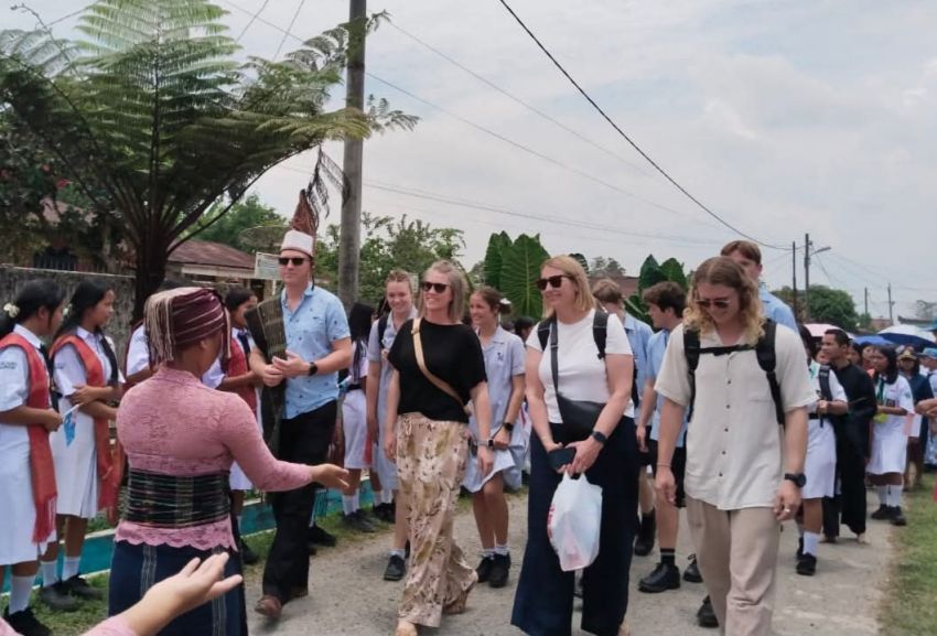 Navigator College Australia Disambut Gembira di SMA GKPS 1 Pamatangraya